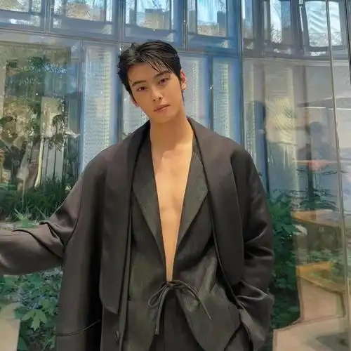 车银优深v到腰了,这个腹肌和胸肌绝了