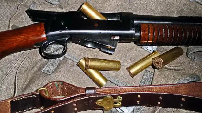 一战美军这种大杀器曾让德军闻风丧胆,甚至抗议美军使用非法武器_战壕