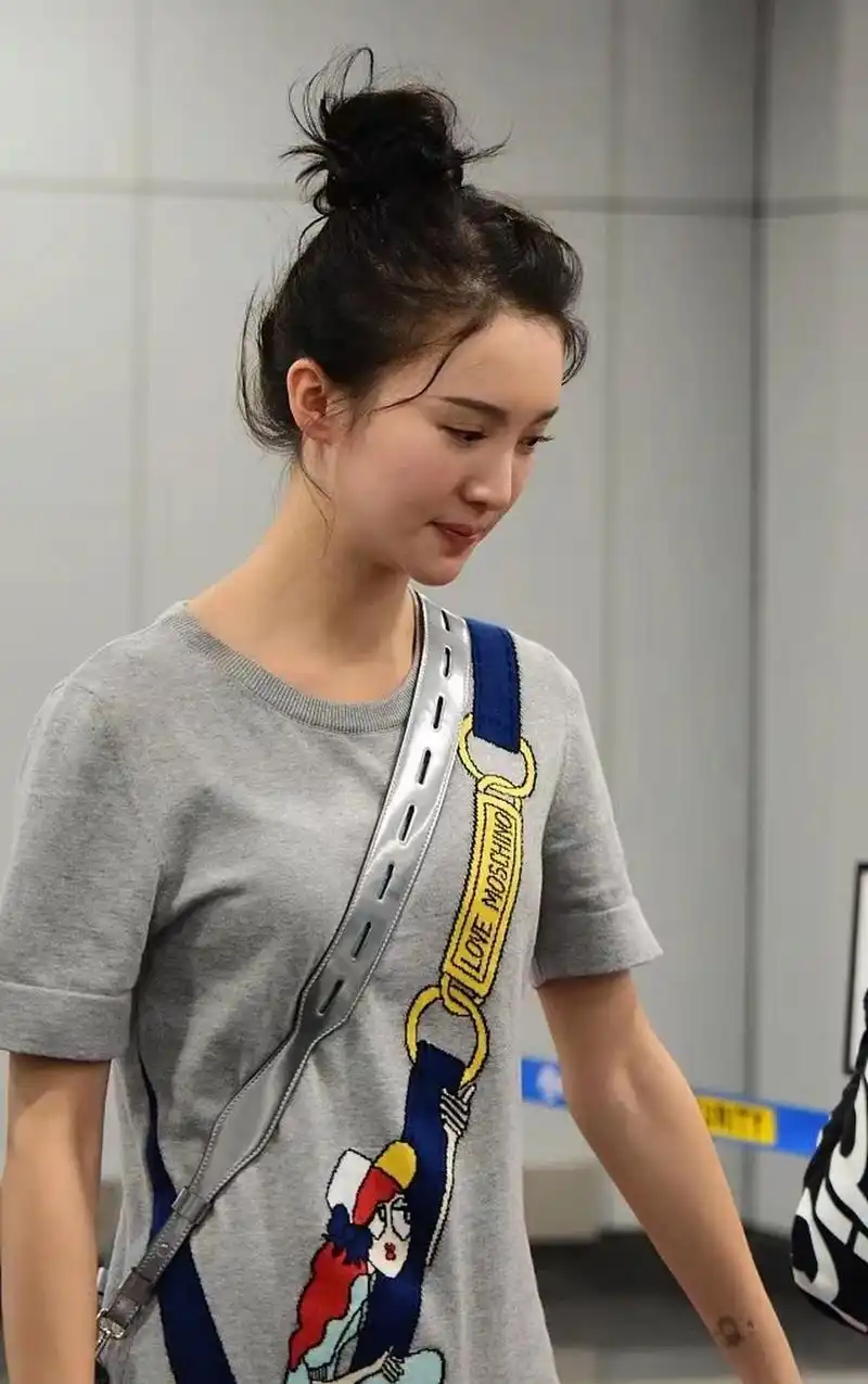 原来,早期的金晨,竟然这么好看!  真的是可爱又灵动啊!