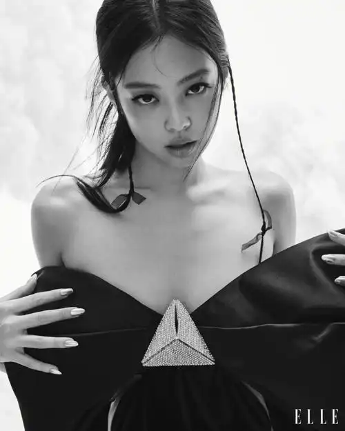 jennie最新杂志好牛的一张脸sohot01