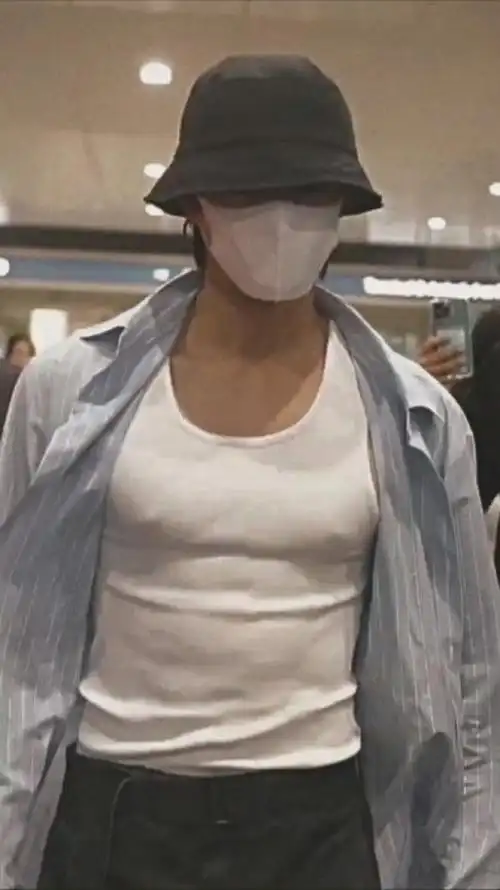 车银优胸肌照真的好吸睛!