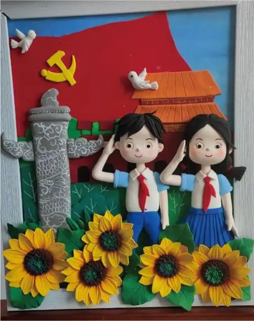 "红味"又有"趣味"的红色diy活动,用自己的一双双巧手,把一块块的彩泥